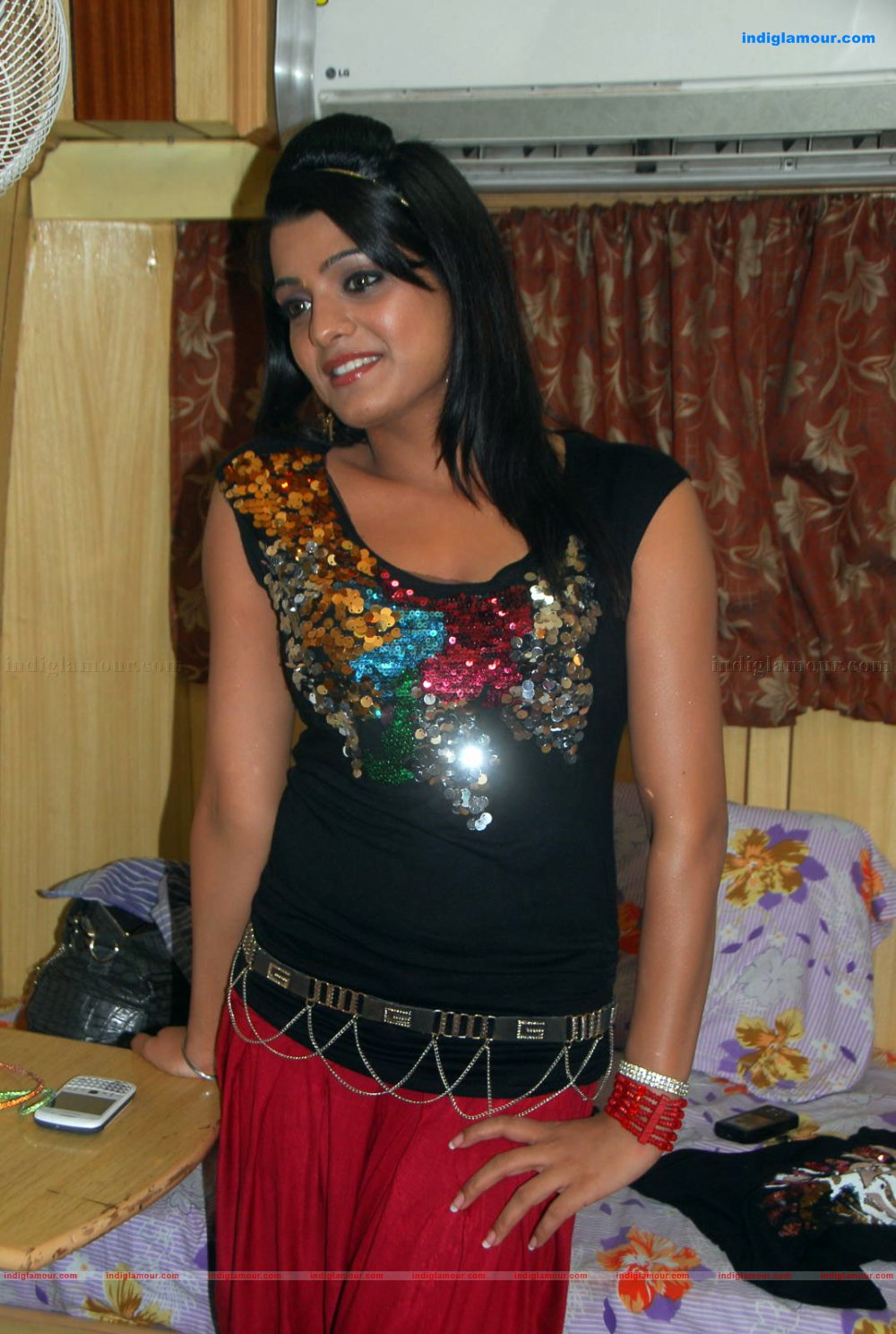 Tashu Kaushik Actress hd photo