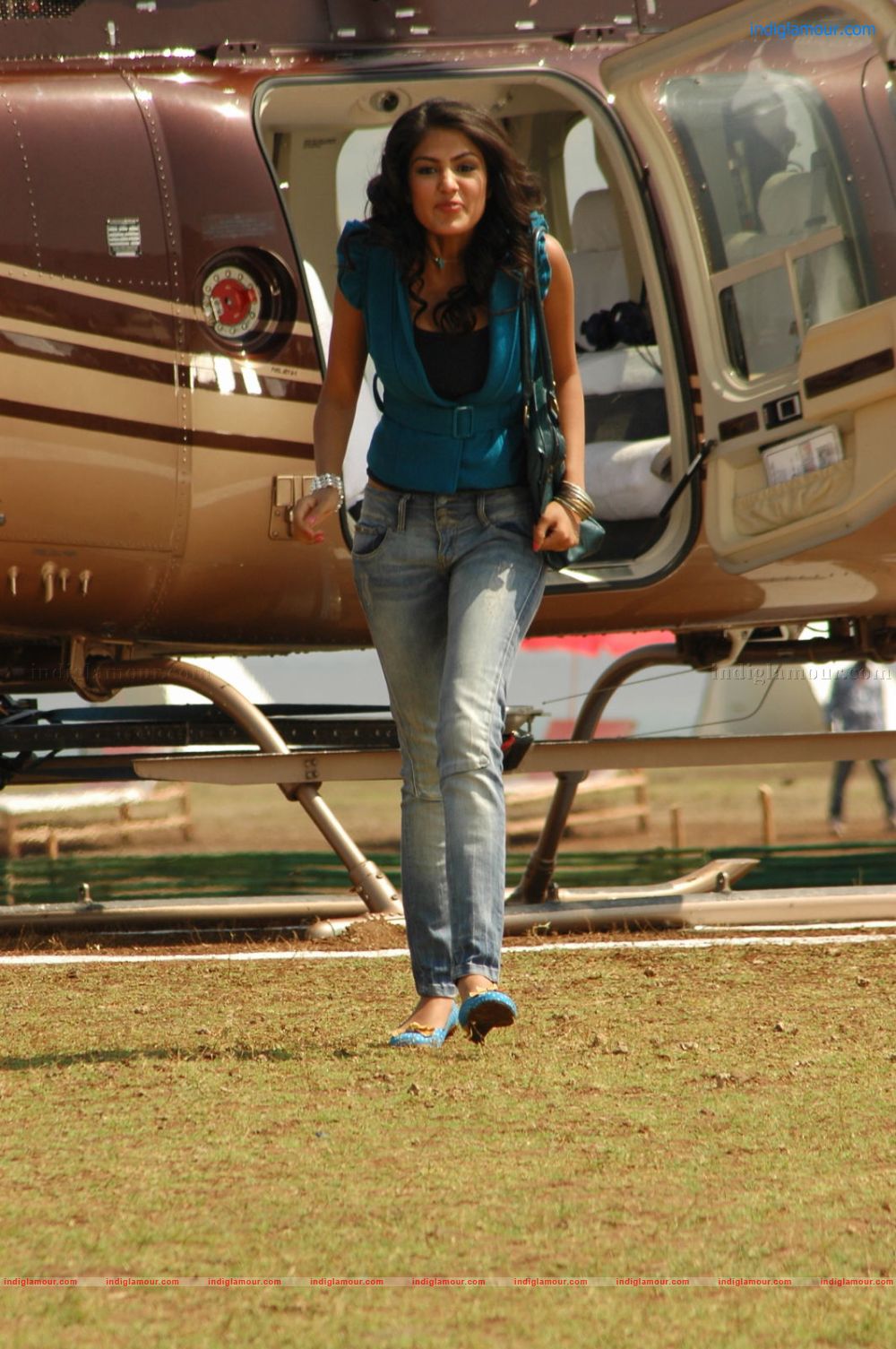 Rhea Chakraborty Actress hd photo