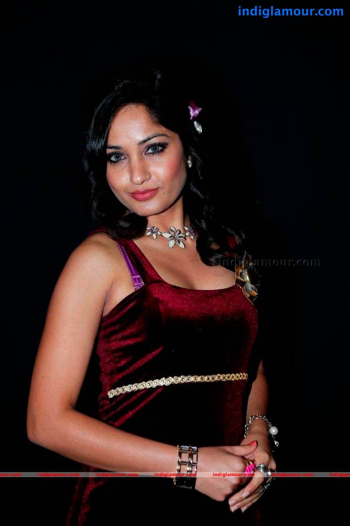 Madhavi Latha Actress hd photo