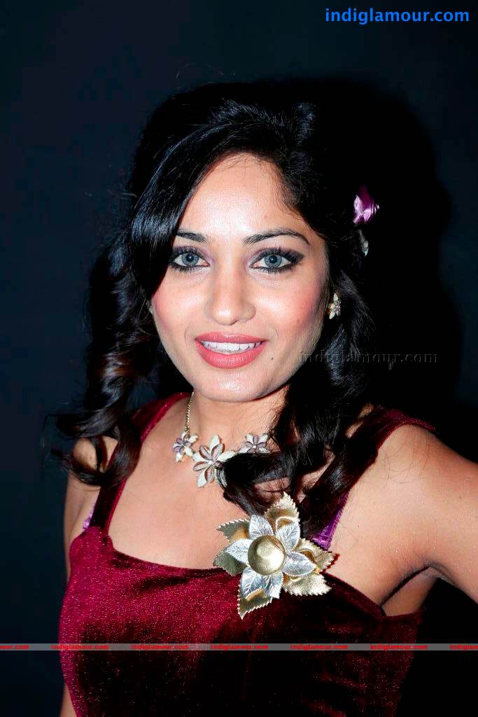 Madhavi Latha Actress hd photo