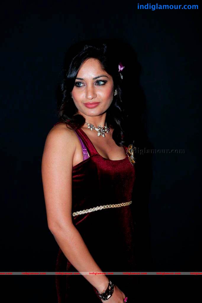 Madhavi Latha Actress hd photo