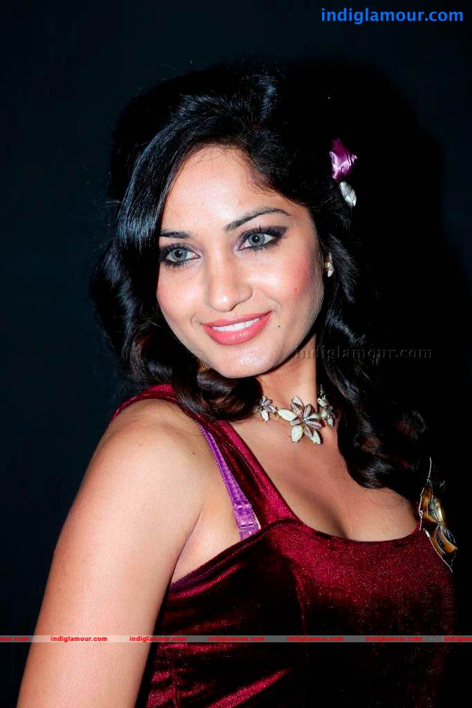 Madhavi Latha Actress hd photo