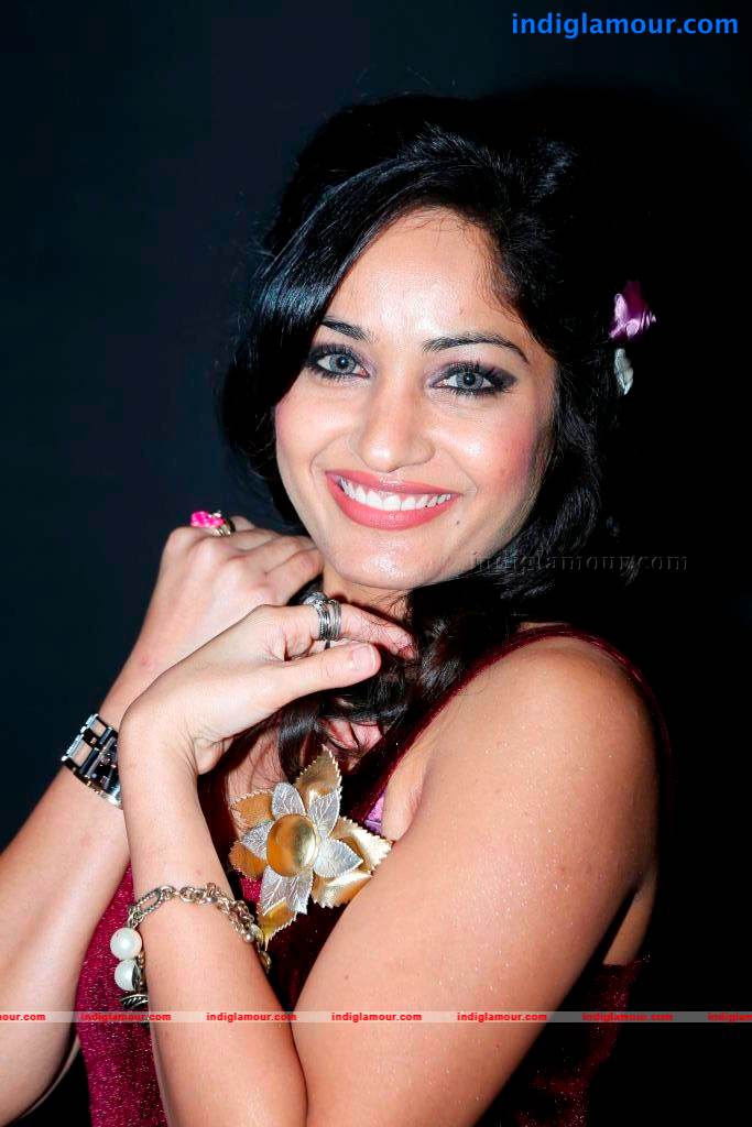 Madhavi Latha Actress hd photo