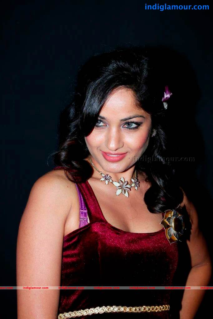 Madhavi Latha Actress hd photo