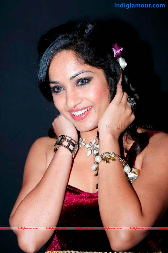 Madhavi Latha Actress hd photo