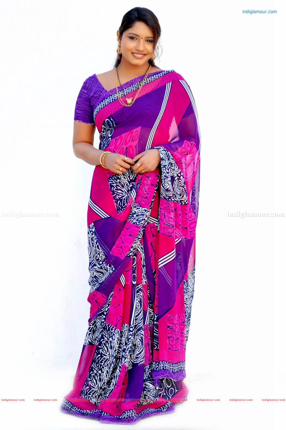 Roja Komaravolu Actress hd photo