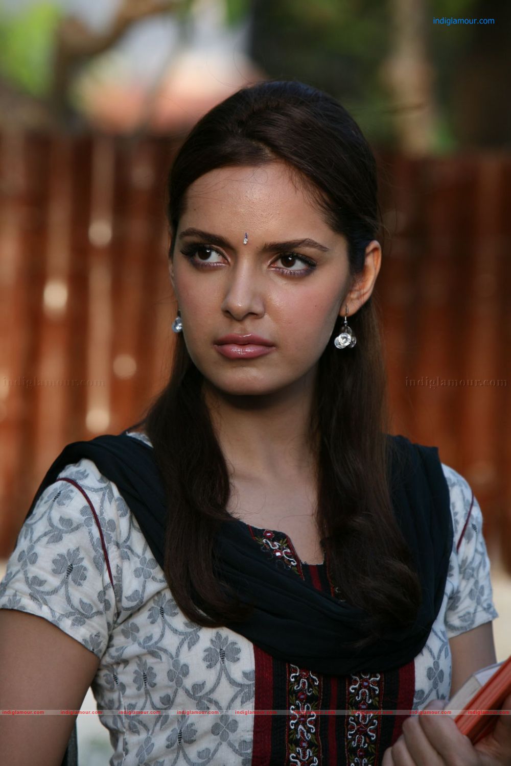 Shazahn Padamsee Actress hd photo