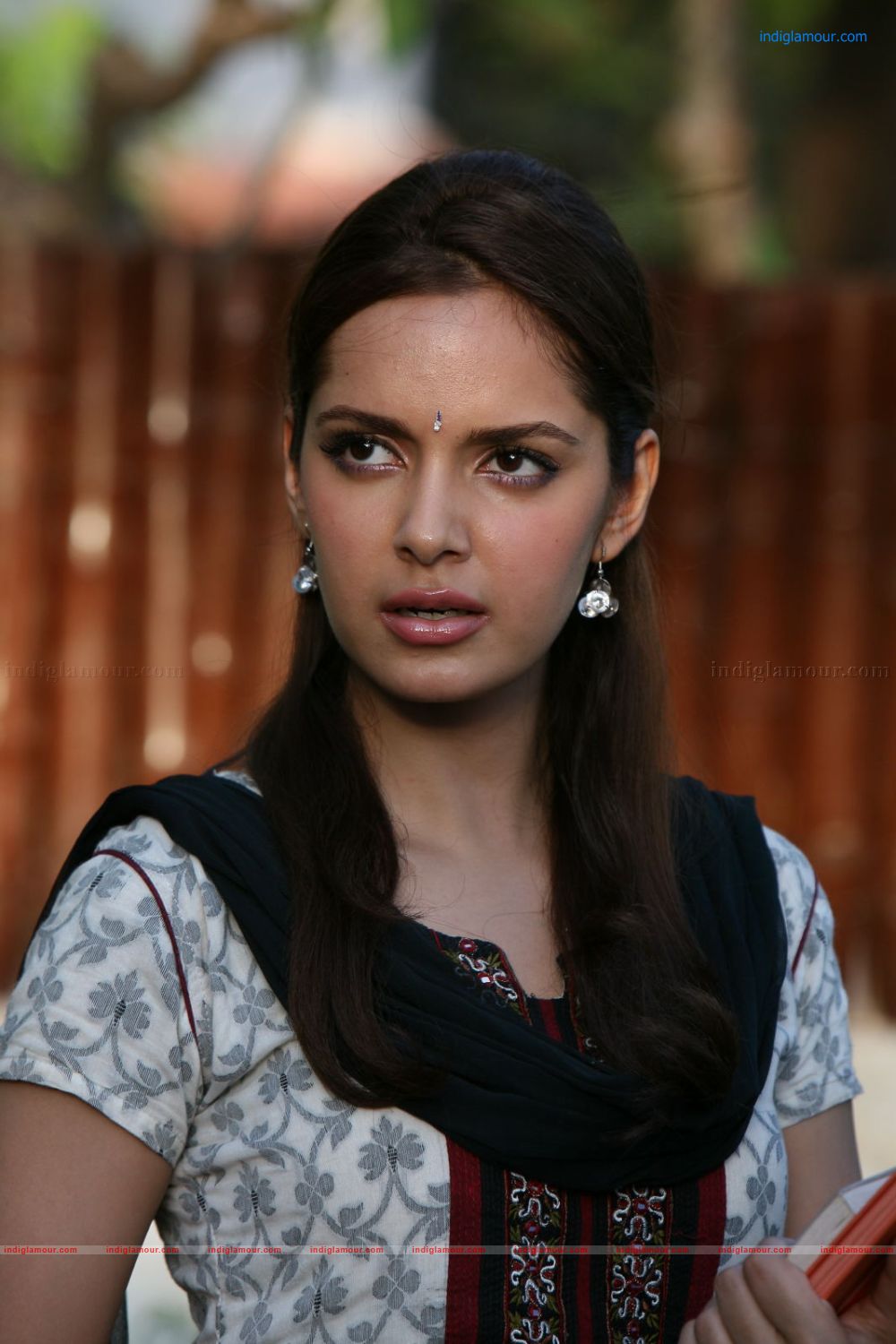 Shazahn Padamsee Actress hd photo
