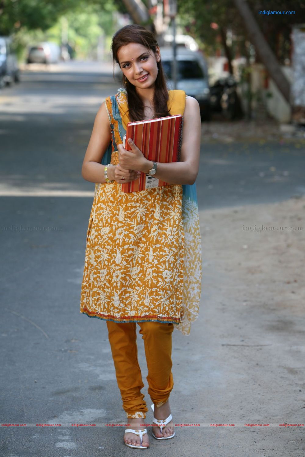Shazahn Padamsee Actress hd photo