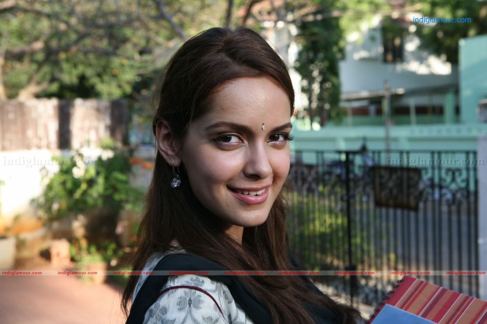 Shazahn Padamsee Actress hd photo