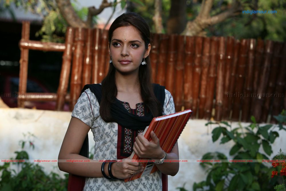 Shazahn Padamsee Actress hd photo