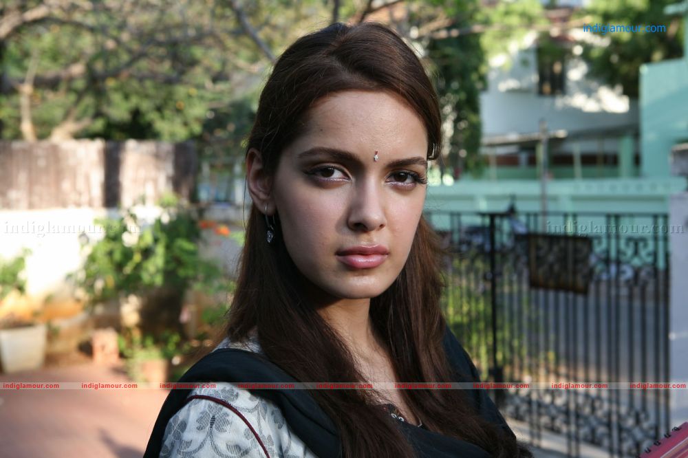 Shazahn Padamsee Actress hd photo