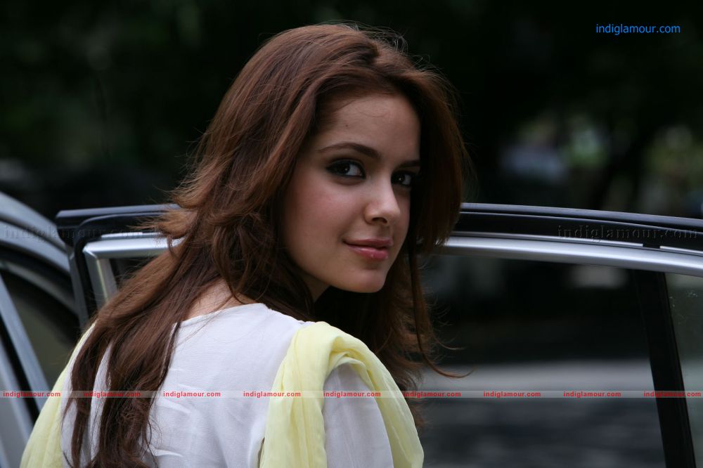 Shazahn Padamsee Actress hd photo