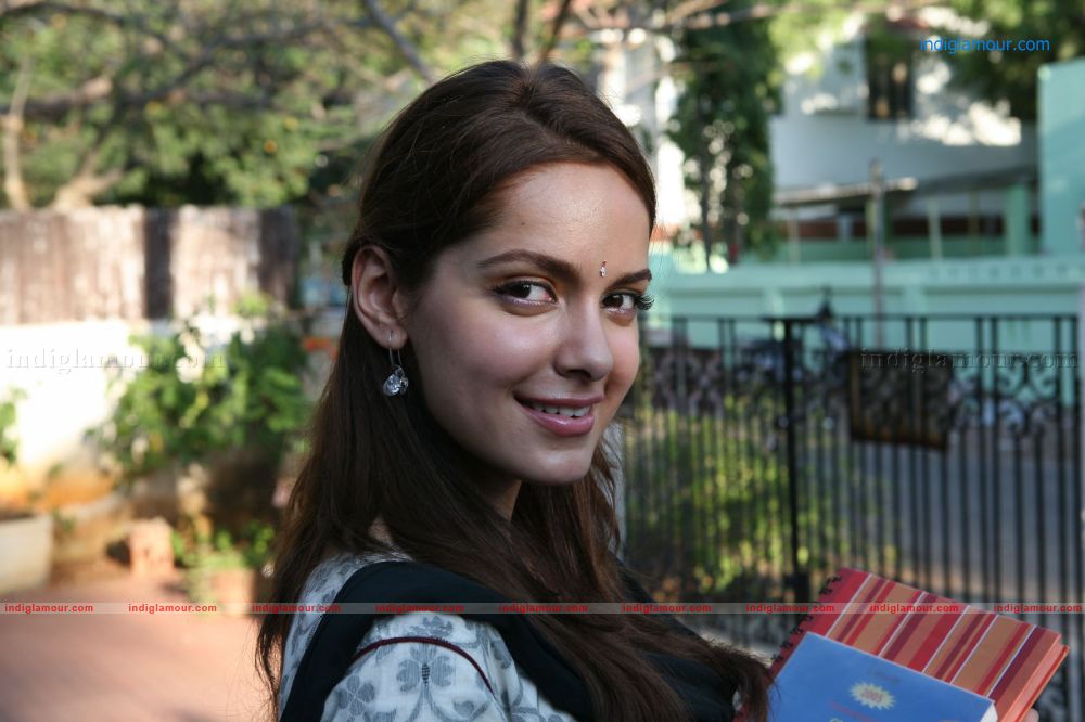 Shazahn Padamsee Actress hd photo
