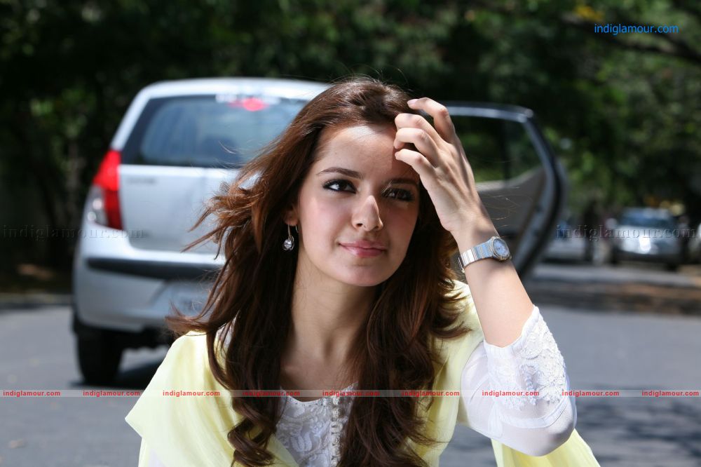 Shazahn Padamsee Actress hd photo