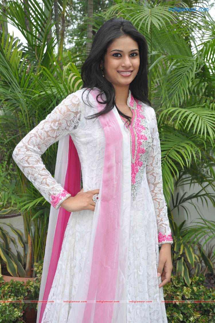 Zara Actress hd photo