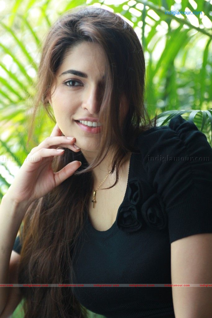 Parvathy Omanakuttan Actress hd photo