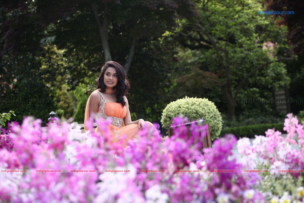 Sarah Jane Dias Actress hd photo