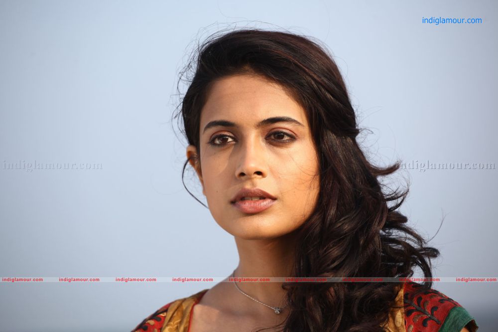 Sarah Jane Dias Actress hd photo