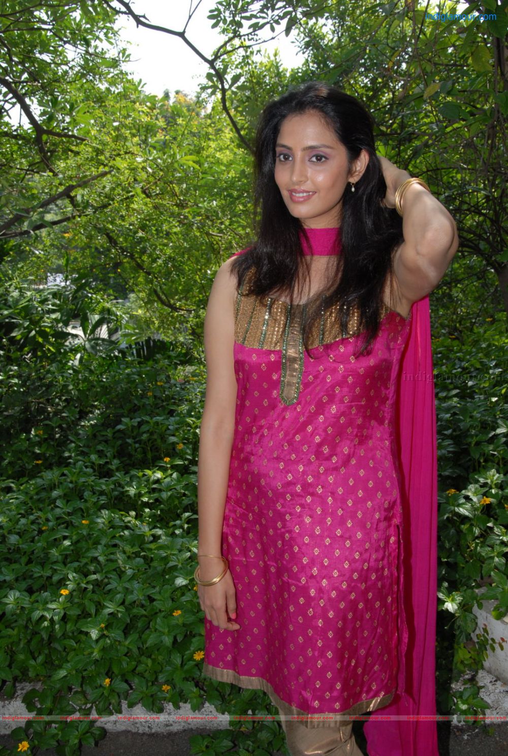 Yashika Actress hd photo