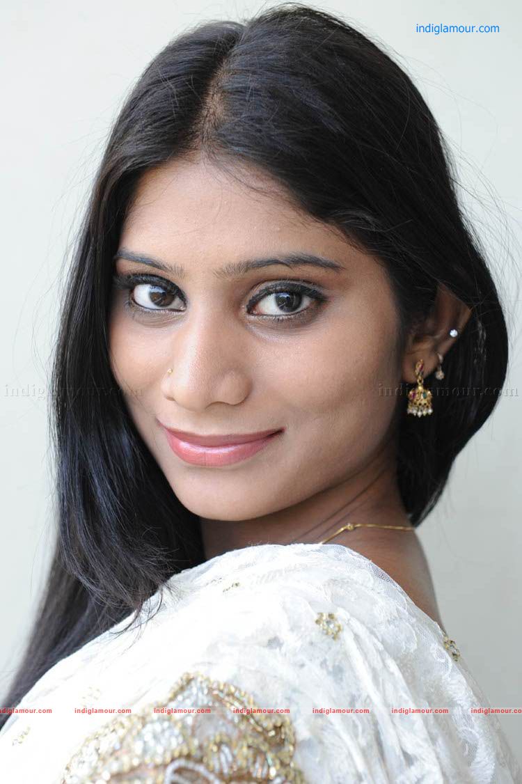Midhuna Actress hd photo