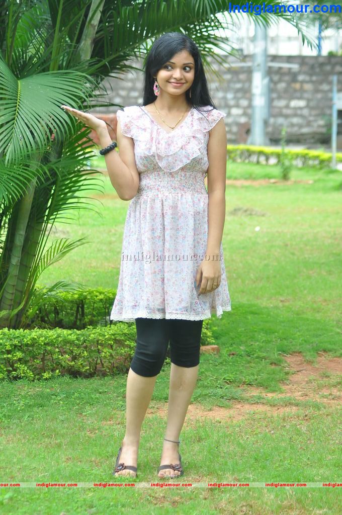 Supraja Actress hd photo