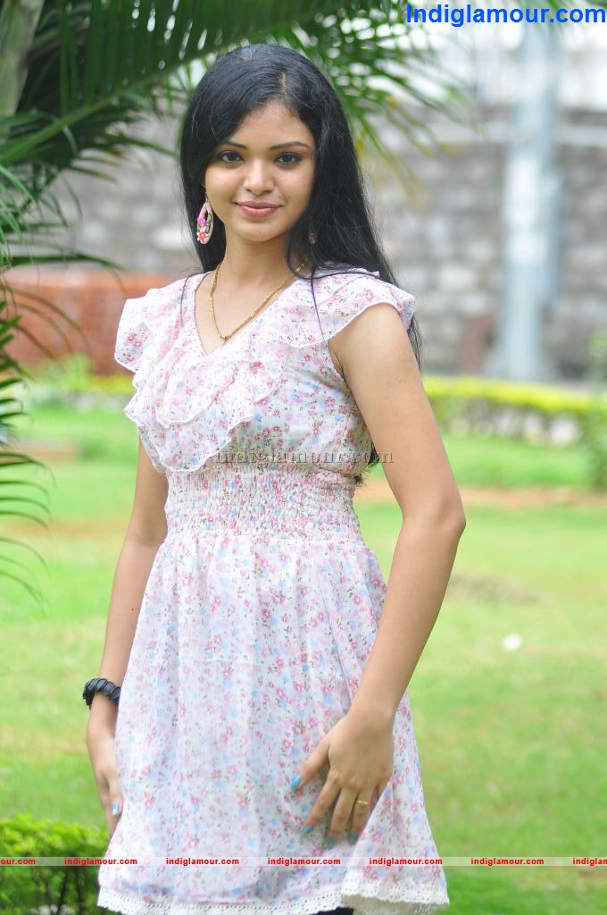 Supraja Actress hd photo