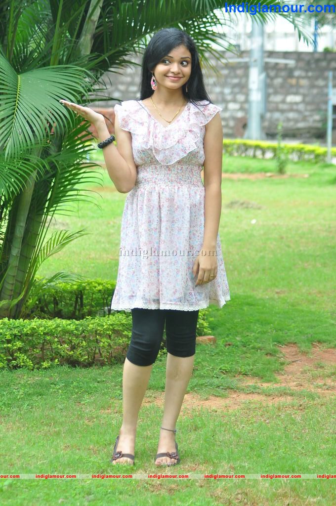 Supraja Actress hd photo