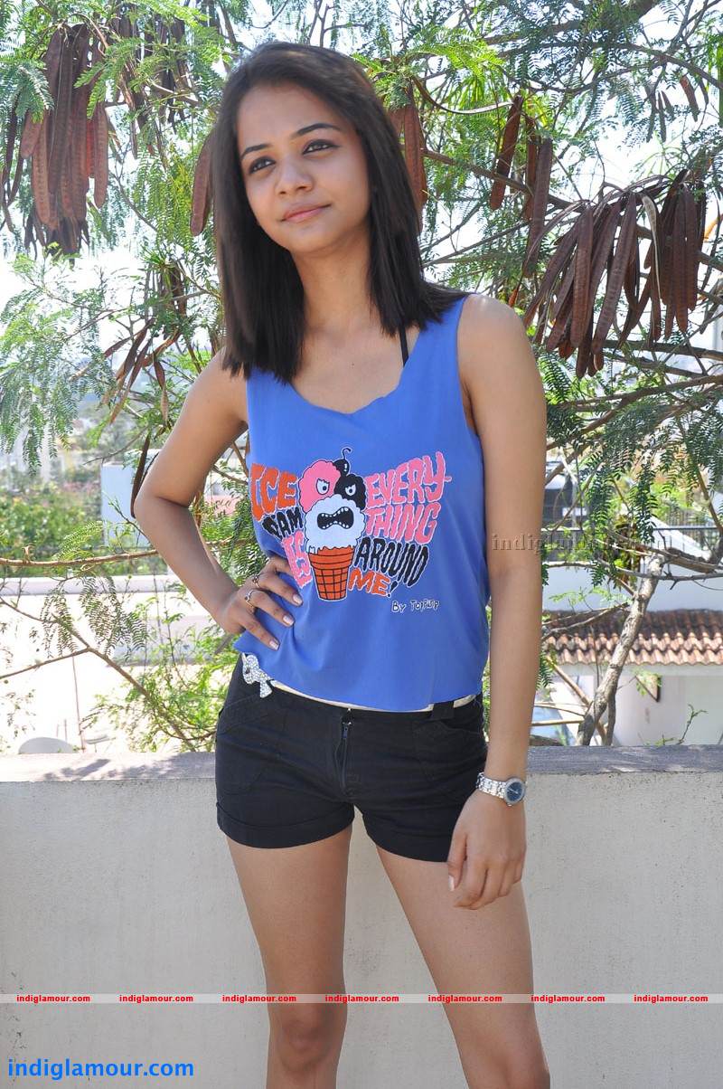 Henna Chopra Actress hd photo