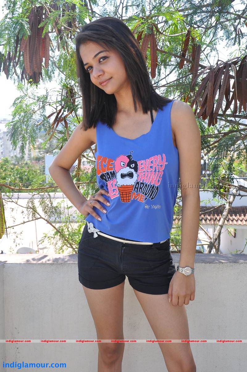 Henna Chopra Actress hd photo