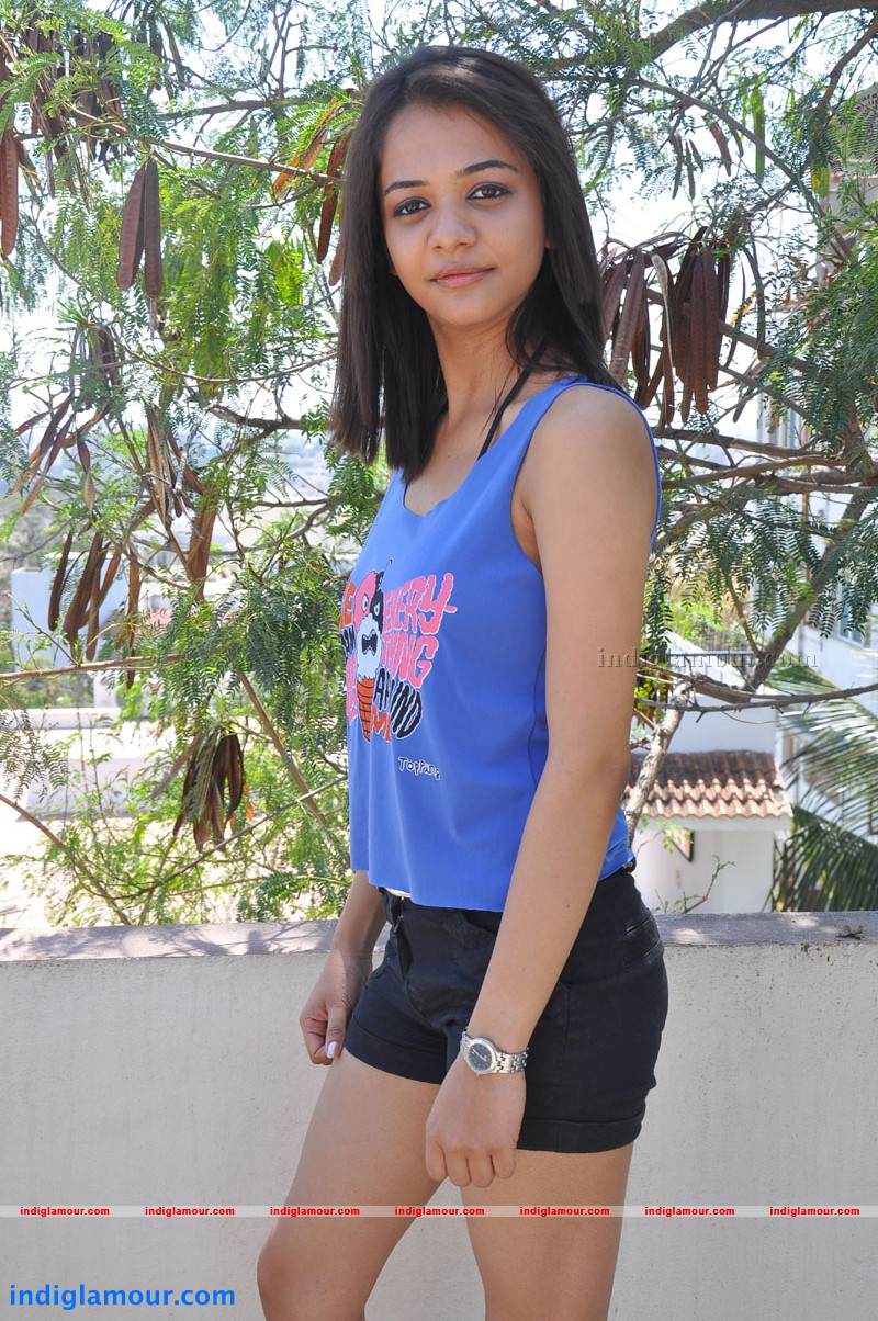 Henna Chopra Actress hd photo