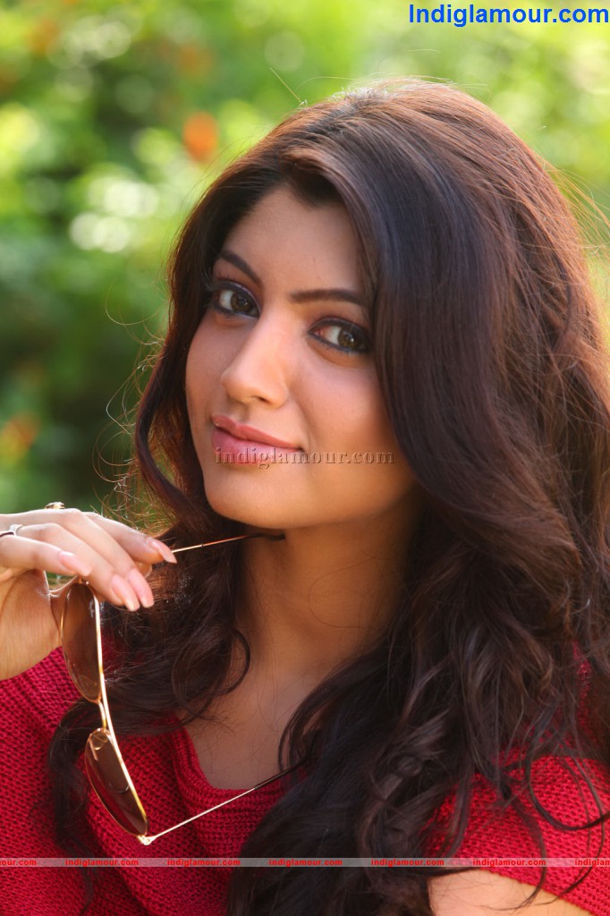 Akanksha Puri Actress hd photo