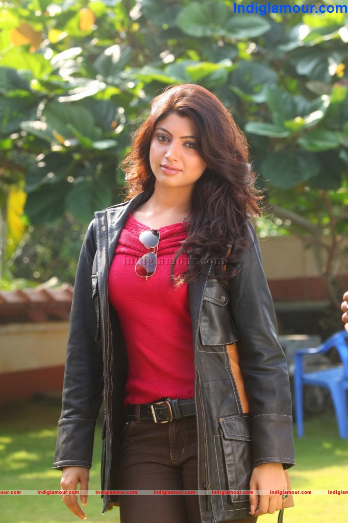 Akanksha Puri Actress hd photo