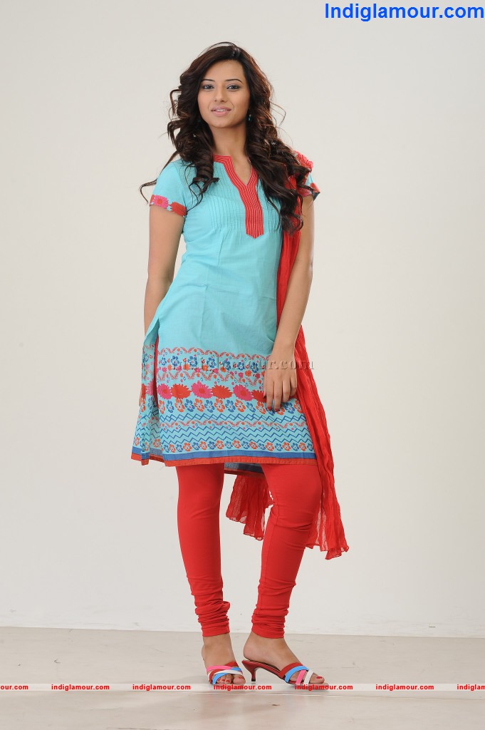 Isha Chawla Actress hd photo