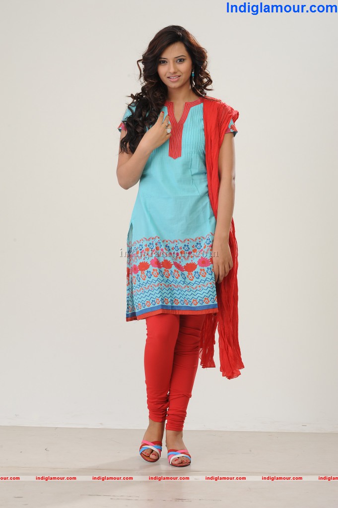 Isha Chawla Actress hd photo