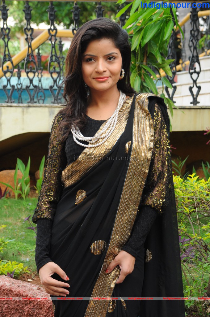 Gehana Actress hd photo