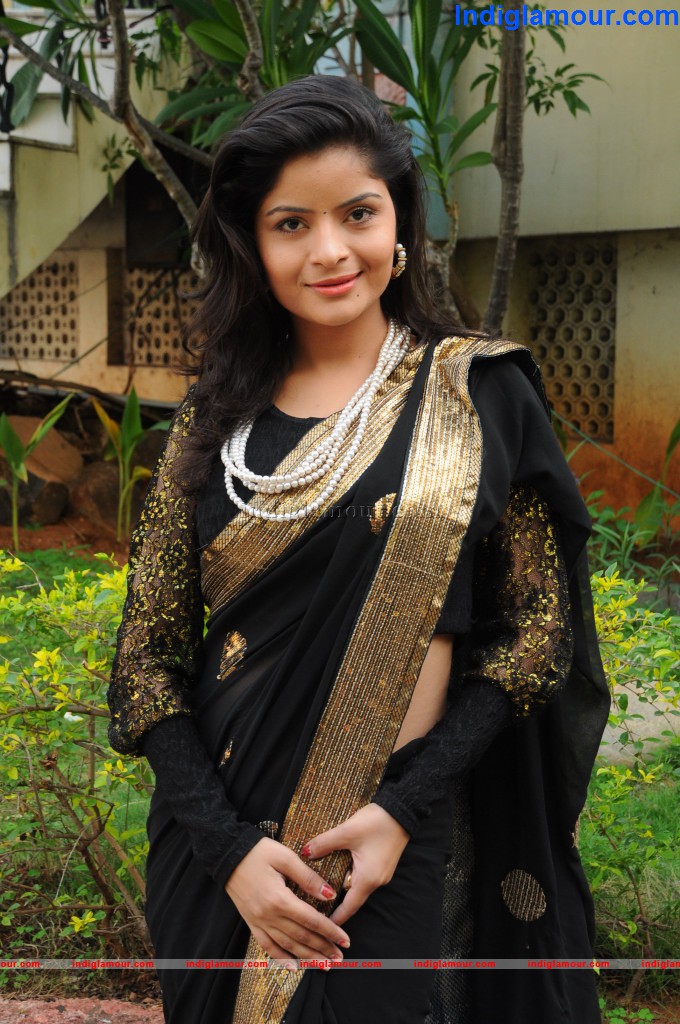 Gehana Actress hd photo
