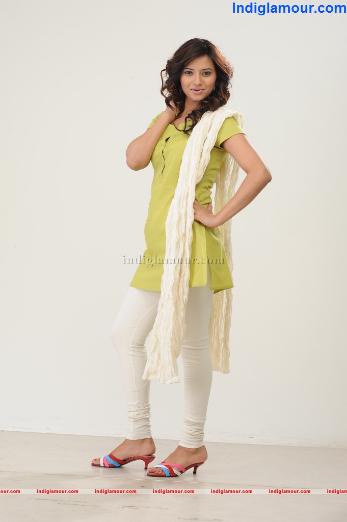 Isha Chawla Actress hd photo