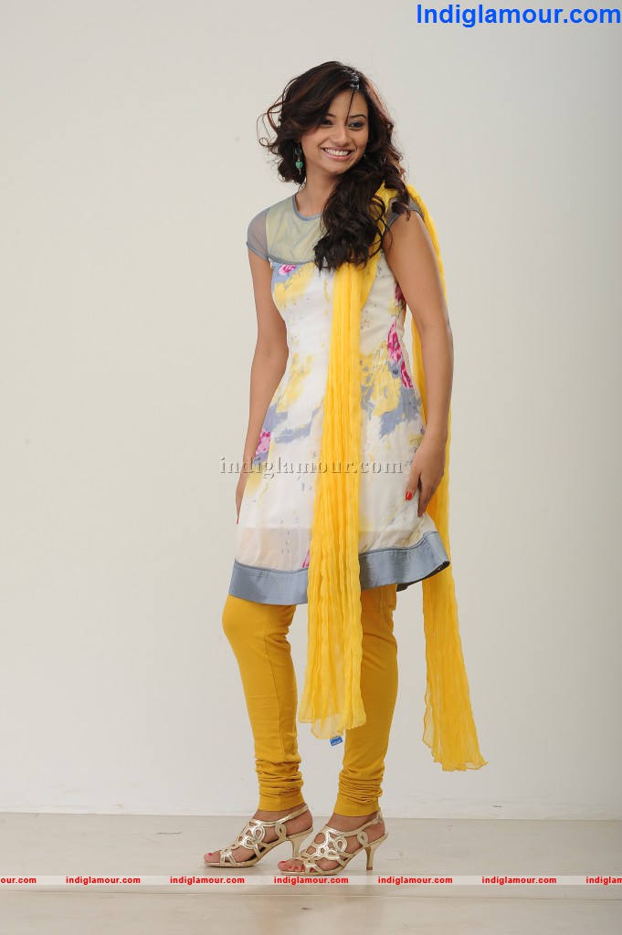 Isha Chawla Actress hd photo