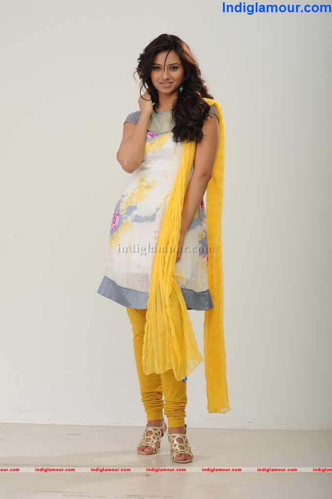 Isha Chawla Actress hd photo
