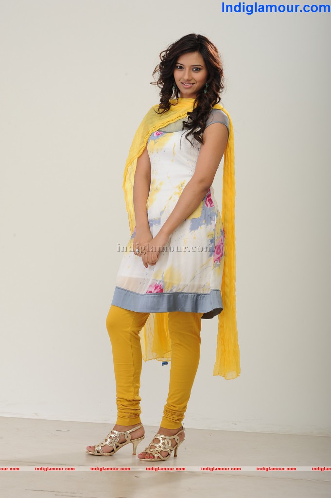 Isha Chawla Actress hd photo