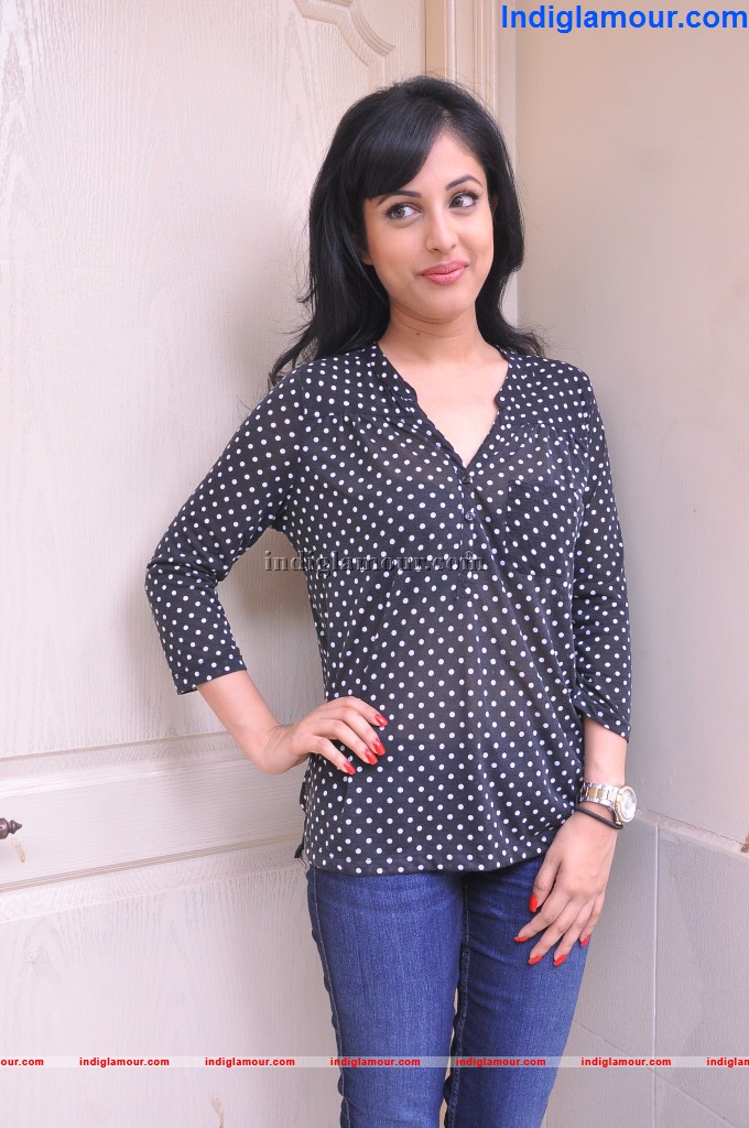 Priya Banerjee Actress hd photo