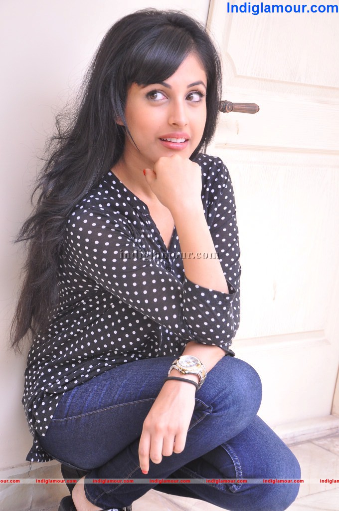 Priya Banerjee Actress hd photo