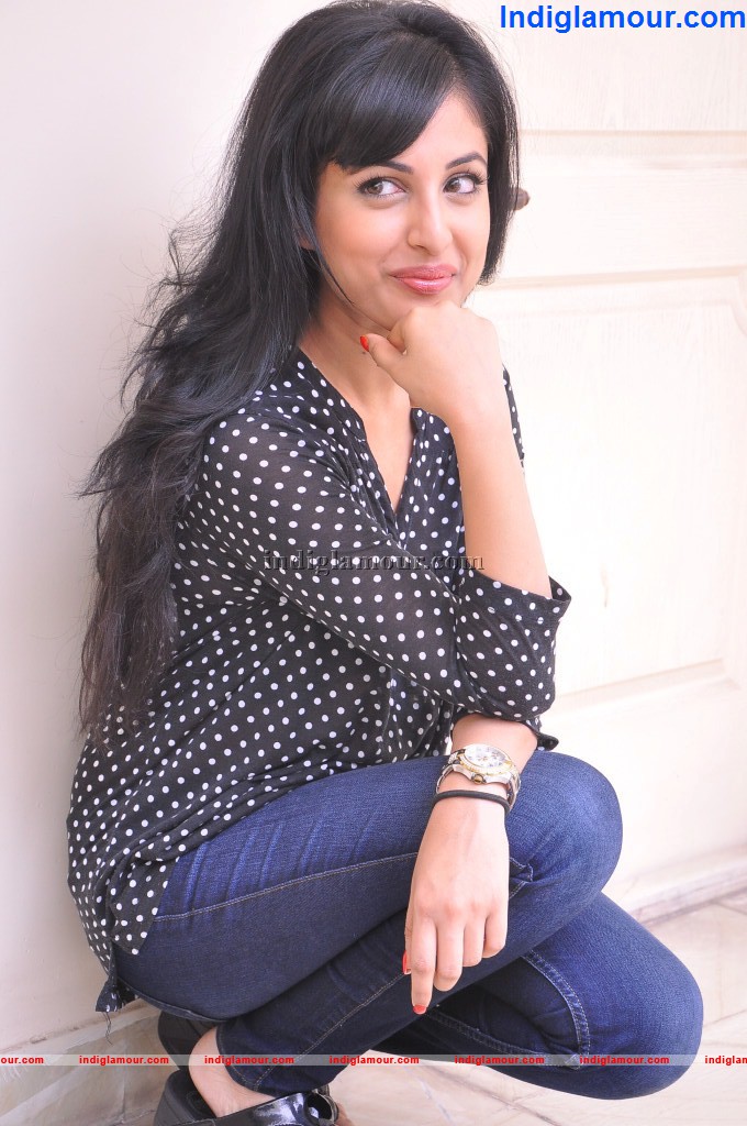 Priya Banerjee Actress hd photo