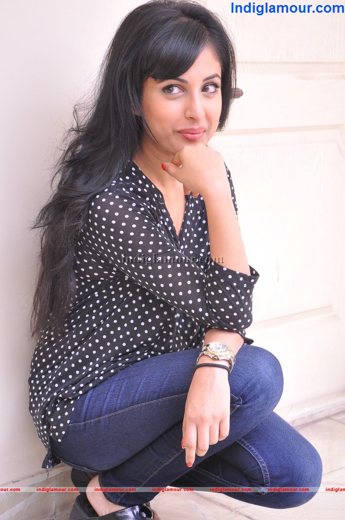 Priya Banerjee Actress hd photo