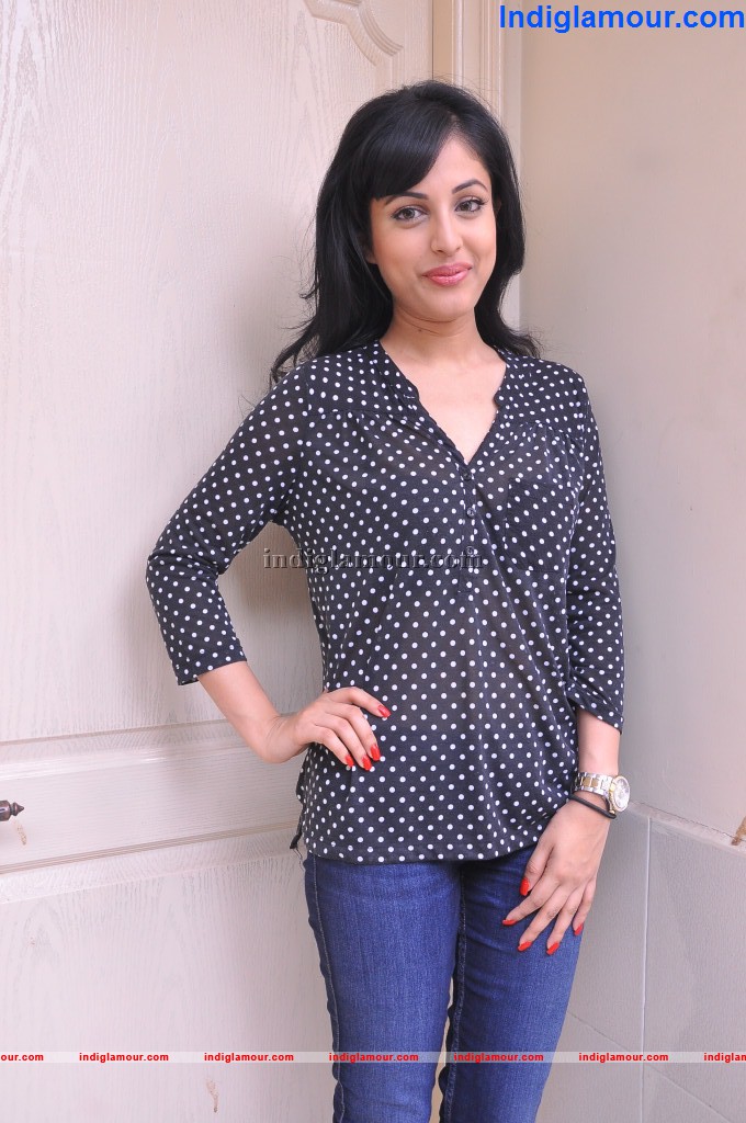 Priya Banerjee Actress hd photo