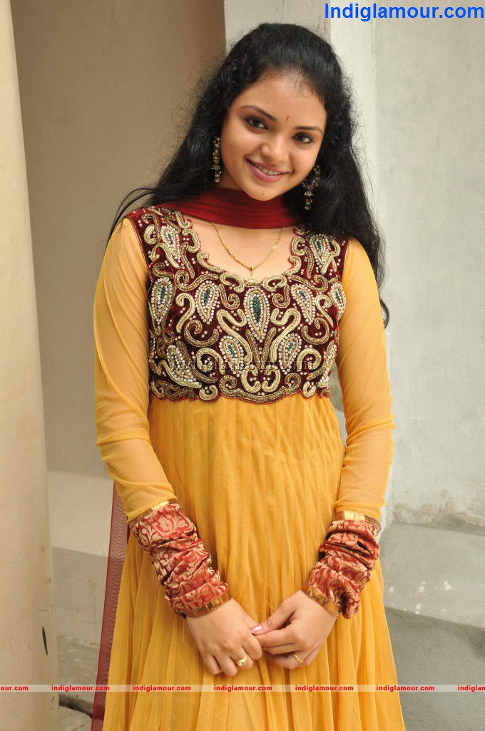 Supraja Actress hd photo