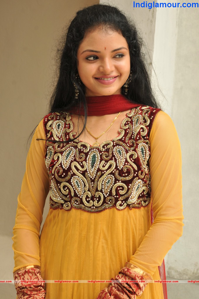 Supraja Actress hd photo