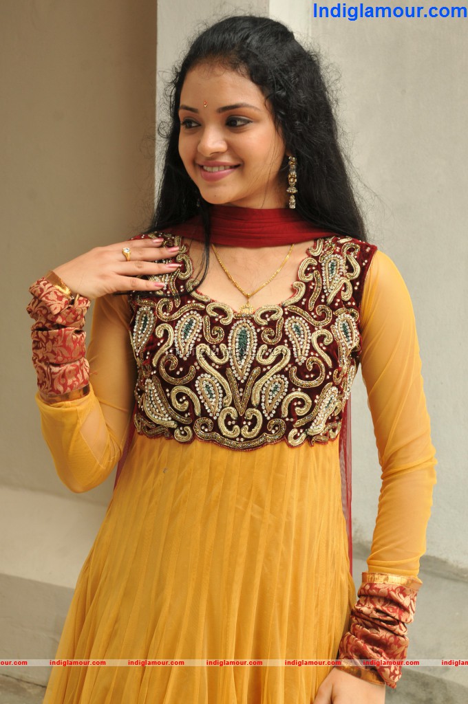 Supraja Actress hd photo