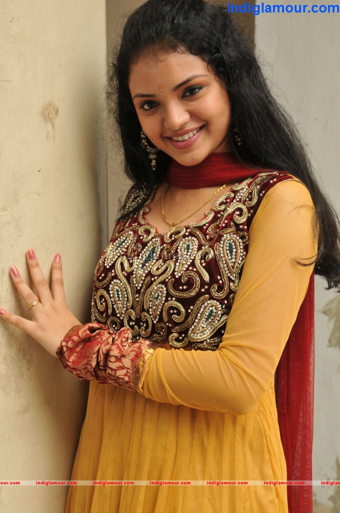 Supraja Actress hd photo